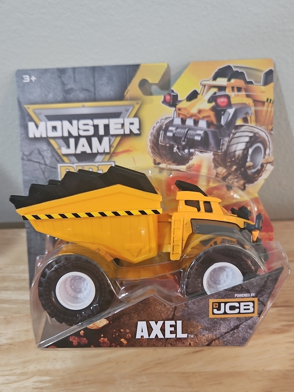Monster Jam Dirt Squad Axel JCB 1:64 Dump Truck New